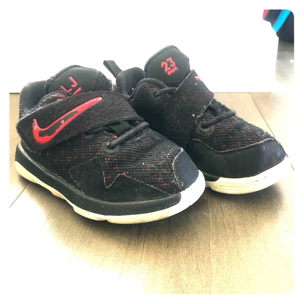 Nike Lebron XIV
